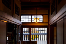 函館のすき焼き専門店・精肉店「阿佐利本店」